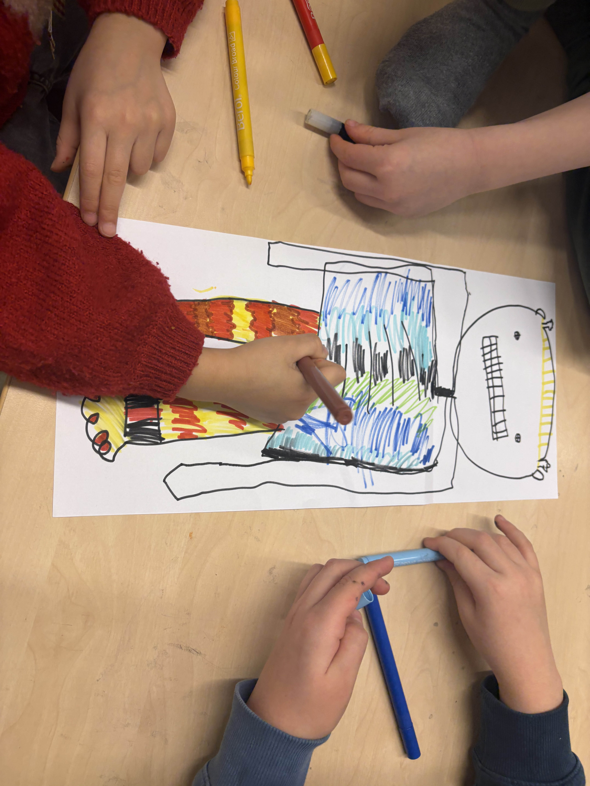 Barn som ritar